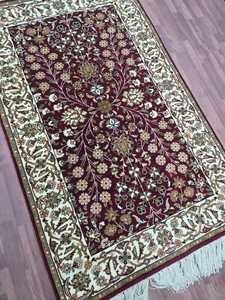 พรมทำมือจากขนสัตว์และไหม ลายทันสมัยแบบขนสั้น ปลอดภัยสำหรับสัตว์เลี้ยง สีแดงขาว ลายแบบนามธรรม ขนาดปรับแต่งได้ ถักอย่างประณีตโดยช่างฝีมือ - Product Image 2