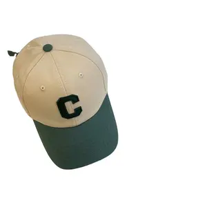 Цветная мягкая бейсбольная шляпа с вышивкой с буквой с
