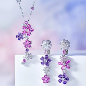 Pendentif et collier en argent sterling 925 avec zircon synthétique. Un collier luxueux et élégant à pompons floraux colorés - Product Image 3