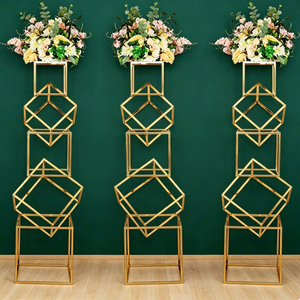 DKB - Soportes de Metal Geométricos Dorados para Flores, Decoración de Bodas, Soporte Moderno para Plantas con Marco Cuadrado, Decoración para Fiestas al Aire Libre - Product Image 1