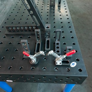 Banc de soudage 3D ultra-résistant : construction en fonte nitrurée avec fixations, gabarits et outils de serrage intégrés - Product Image 4