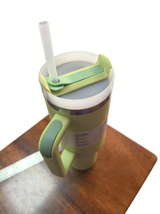 Vaso Térmico Portátil de Acero Inoxidable de 40 oz con Asa, Aislamiento Térmico de 6-12 Horas para Bebidas Frías/Calientes, Ideal para Fiestas - Product Image 5