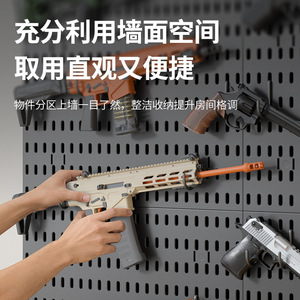 Estante de almacenamiento de pared Qinfeng con tablero perforado para exhibición de pistolas de juguete, instalación con ventosa, material plástico - Product Image 3