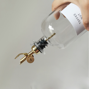 Bouteille distributrice d'huile d'olive avec plateau en bambou et <span class=keywords><strong>bec</strong></span> verseur en métal, distributeur de sirop, cruche à huile d'olive, distributeur d'huile de cuisson pour la cuisine - Product Image 4