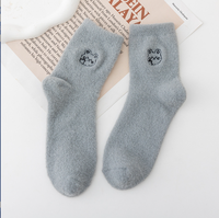 Chaussettes douillettes en polyester tricoté respirant, 5 couleurs personnalisées, taille unique pour femmes, idéales pour l'été et le printemps, emballées dans un sac