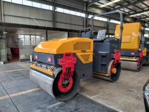 Compacteur vibrant à double tambour jaune, autoporté, avec moteur, capacité 4 tonnes, équipement de construction routière - Product Image 5
