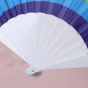 Éventail pliant en tissu côtelé en plastique arc-en-ciel avec logo personnalisé, éventail pliant pour la fierté gay, éventail en plastique pour la décoration - Product Image 5