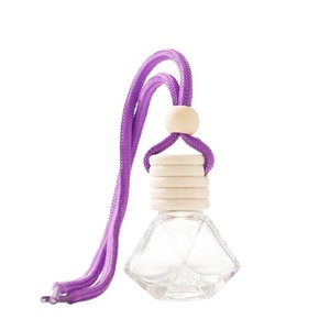 ขวดแก้วทรงลูกบาศก์ขนาด 8 มล. สำหรับใส่เครื่องหอมในรถยนต์ แบบจี้ห้อย - Product Image 3