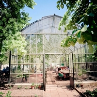 Tente de réception TENTCHO en aluminium et verre, grande structure robuste pour événements et mariages, capacité 200 personnes, tente extérieure en verre