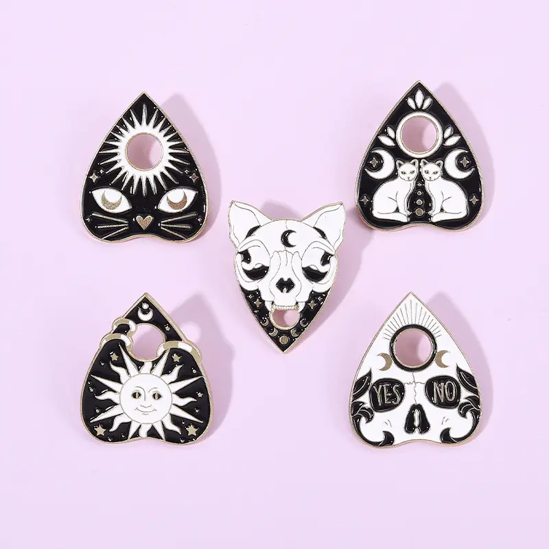 Punk coeur émail broche sorcière Ouija soleil lune broche métal gothique oui non chat noir Badge Animal revers bijoux ami cadeau en gros