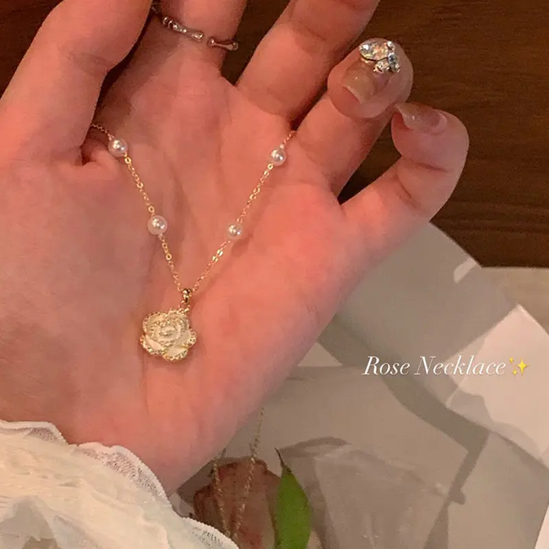 Kalung Gelang Emas Liontin Camellia Putih Mode Mewah untuk Wanita Set Perhiasan Rantai Sweter Gadis Manis