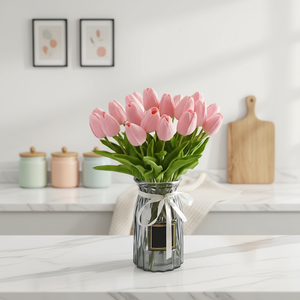 AM-AFC02 Elegante Ramo de Tulipanes Rosas con Tallos Verdes - Tulipanes Artificiales Realistas con Centros Amarillos Brillantes, Duraderos, para el Día de la Madre, Navidad - Product Image 1