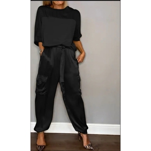 ชุดเซ็ต 2 ชิ้นแฟชั่นสำหรับผู้หญิง ผ้าซาตินเนื้อนุ่ม คอกลม กางเกงรูดเชือก สไตล์ลำลอง - Product Image 5