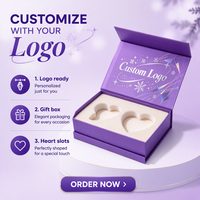 Boîte cadeau magnétique à rabat violet avec logo personnalisé, impression sur le couvercle intérieur et ruban blanc à motifs de flocons de neige pour l'emballage de bijoux