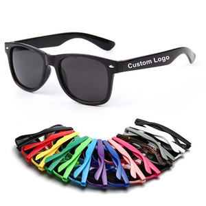 <span class=keywords><strong>Gafas</strong></span> <span class=keywords><strong>de</strong></span> Sol Promocionales Clásicas Unisex al por Mayor, Material <span class=keywords><strong>de</strong></span> PC, Protección UV400, Logotipo Personalizado, Precio Económico, Disponibles - Product Image 1