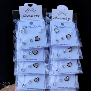 Juego de 3 pares de aretes pequeños y lindos de acero inoxidable para mujer, con baño de plata y oro, en forma de cereza, perlas y otras formas. - Product Image 6