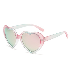 Vente chaude femmes Design de mode PC lunettes de soleil dégradé de couleur coeur UV400 <span class=keywords><strong>TAC</strong></span> lunettes de soleil polarisées - Product Image 3