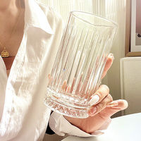 Tasse à café en verre rayée haut de gamme en gros, tasse à eau simple pour la maison, vaisselle réutilisable pour Americano glacé et cuisine