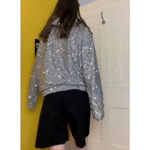 Felpa Autunnale Personalizzata a Maniche Lunghe <span class=keywords><strong>con</strong></span> Paillettes Argentate Scintillanti e <span class=keywords><strong>Zip</strong></span> per Donne <span class=keywords><strong>con</strong></span> Orlo Elastico - Product Image 3
