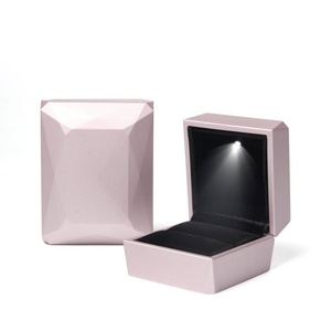 Caja de Joyería LED al por Mayor, Caja de Joyería de Lujo en Oro Mate, Cajas de Joyería Ecológicas en Negro y Dorado, Caja de Joyería Iluminada con LED - Product Image 5