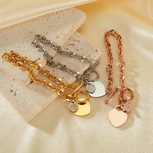 Vente <span class=keywords><strong>en</strong></span> gros de <span class=keywords><strong>bracelet</strong></span> à breloques <span class=keywords><strong>en</strong></span> plaqué <span class=keywords><strong>or</strong></span> 18 ct avec fermoir à bascule <span class=keywords><strong>en</strong></span> zircon cubique pour femmes bijoux tendances <span class=keywords><strong>en</strong></span> acier inoxydable avec chaîne et maillons - Product Image 4