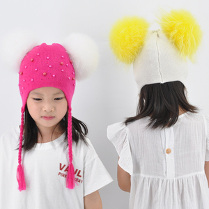 <span class=keywords><strong>Bonnet</strong></span> en <span class=keywords><strong>cachemire</strong></span> mélangé personnalisé pour enfants avec <span class=keywords><strong>pompon</strong></span> en fourrure de raton laveur détachable – Collection Automne 2023 - Product Image 2