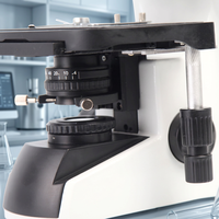 Microscope biologique binoculaire optique à objectif fini 1600X, oculaire achromatique semi-plano WF, éclairage LED Kohler 3W pour laboratoire et clinique
