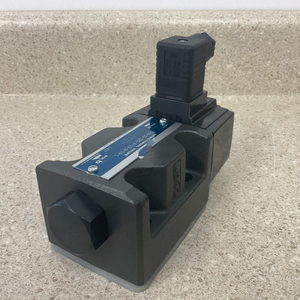 全新原装现成库存DSG-03-2B2-A120-N-50-L工业自动化PAC专用PLC编程控制器 - Product Image 1