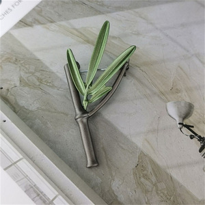 日韩珠宝竹子风格胸针翠绿古董丝巾扣叶子胸针 - Product Image 4