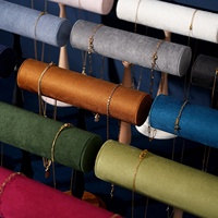 Présentoir à bijoux en velours multicolore avec tige en bois pour bracelets et joncs, idéal pour vitrines et photographie de produits - Chine