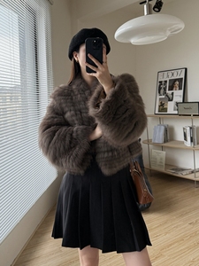 Manteau court doux et tendance en fausse fourrure, avec garniture en fourrure de renard importée, pour femme, idéal pour l'extérieur - Product Image 3