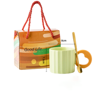 Mug de voyage en céramique grès, design personnalisé avec monuments, pour les magasins de souvenirs de destination, les cadeaux d'hôtel et les projets OEM/ODM