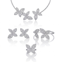 Parure de bijoux de luxe 4 pièces en zircon cubique motif floral pour femme : collier ras-du-cou ouvert, bracelet, bague et boucles d'oreilles clous – Bijoux de mariage et de mariée