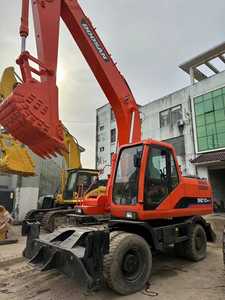 Excavatrice sur pneus et chenilles Doosan DX210W DH210 d'occasion de 21 tonnes avec moteur, modèle 2024, faible nombre d'heures, prix réduit, en vente - Product Image 4