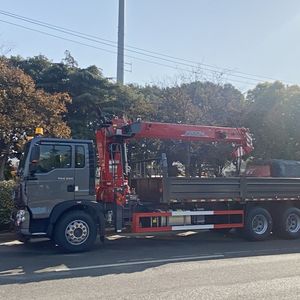 Composant de base de moteur de grue monté par camion à flèche télescopique SQS300-4 de 12 tonnes disponible à la vente - Product Image 4