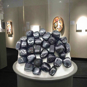 Atacado: Cristais de Hematita Natural Polidos Redondos de 2~3 cm, Pedras de Cura, Cascalho e Pirâmide para Casamento e Decoração de Casa - Product Image 1