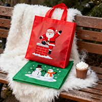 Stock disponible sacs de Noël sur le thème non tissé logo personnalisé conception de père noël rouge vert promotion de sacs-cadeaux de festival