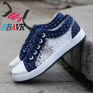 Nuevo modelo 2026: Zapatillas de lona transpirables con malla, color liso, diseño hueco, planas, con cordones, ligeras, para estudiantes. - Product Image 2