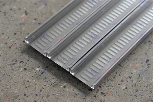 เครื่องขึ้นรูปเหล็กวัสดุก่อสร้างแบบม้วน Wadley Metal Stud and Track Roll Forming Machine สำหรับทำโครงเหล็ก C U Channel Truss Furring พร้อมมอเตอร์เกียร์ขึ้นรูปเย็น - Product Image 4