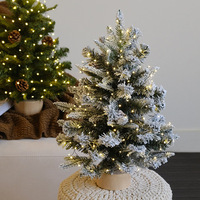 Mini sapin de Noël enneigé avec lumières et pommes de pin, décoration de table DIY pour les fêtes