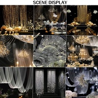 Toile de fond scénique élégante et brillante, rideau suspendu en paillettes argentées et perles pour la décoration d’événements et de banquets