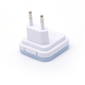 Luz Nocturna Pequeña con Sensor de Luz, Enchufe de Pared, Brillo Regulable - Product Image 3