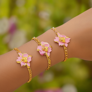 สร้อยข้อมือแฟชั่นน่ารัก ดีไซน์ดอกไม้สีชมพู ทำจากสแตนเลสสตีล 316L ชุบทอง PVD ผสมโลหะผสมสังกะสี ของขวัญเครื่องประดับสำหรับผู้หญิง SmileJoyas - Product Image 3