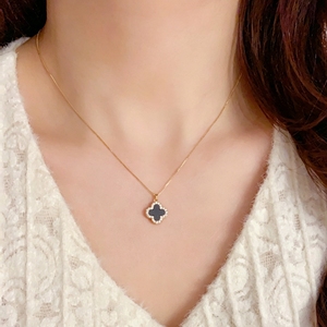 Collar con Colgante de Trébol Chapado en Oro, Collar de Trébol de Cuatro Hojas Negro con Circonita, Joyería de Amuleto de la Suerte para Mujer - Product Image 1