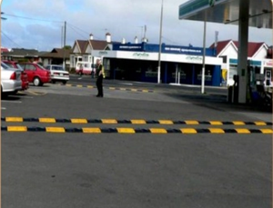 กันกระแทกความเร็วสีดำสีเหลืองคุณสมบัติความปลอดภัยของถนนทนทานสำหรับการใช้งานบนถนน - Product Image 3