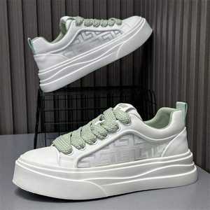 รองเท้าผ้าใบสีขาวสำหรับผู้ชายปี 2025 สวมใส่สบาย ระบายอากาศได้ดี เหมาะสำหรับเล่นกีฬา ลำลอง เล่นสเก็ตบอร์ด กันลื่น ปิดหัวรองเท้าอเนกประสงค์ แฟชั่น - Product Image 5