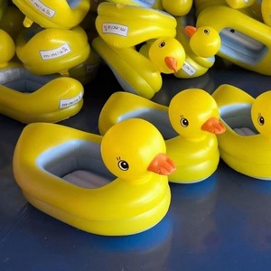 Inflable pequeño pato amarillo fila flotante cama engrosada PVC lavabo de agua de juguete para piscinas y natación para niños - Product Image 1