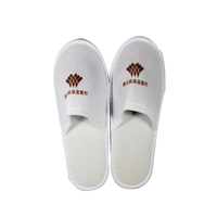 Chaussons jetables en velours corail blanc de luxe pour hôtel, spa et invités, personnalisables avec logo OEM pour équipements hôteliers