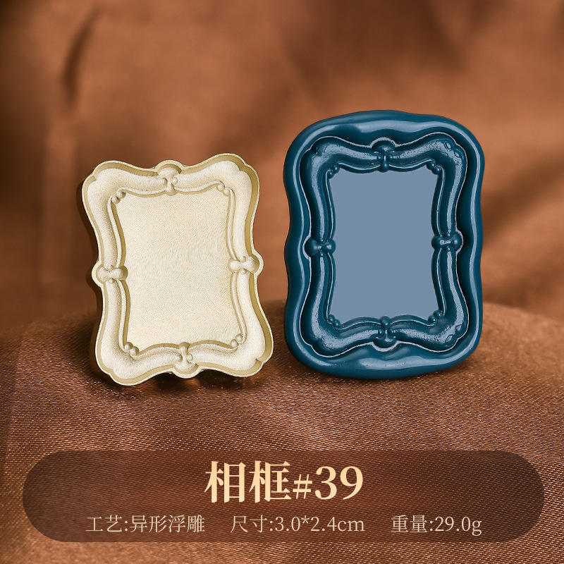 Cadre photo mat, taille 39 (relief de forme irrégulière).