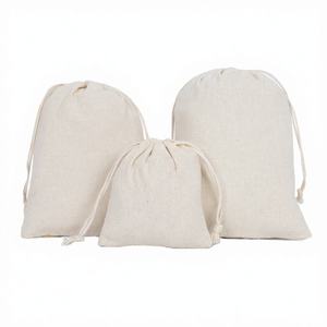 Bolsa de Regalo de Muselina de Algodón Reciclable y Duradera LINNA de 10x12cm con Cordón y Logotipo Personalizado para Dulces, Joyería y Pequeños Objetos - Product Image 3